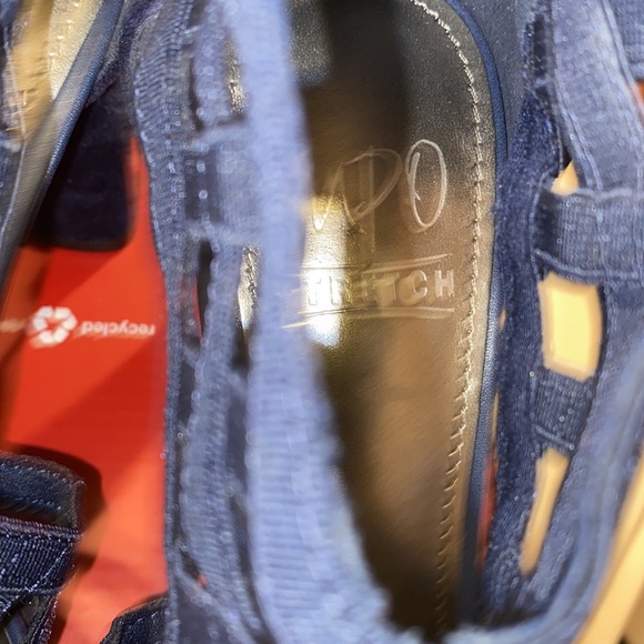 TANY  navy blocked heels size 7m NWT - Picture 7 of 10